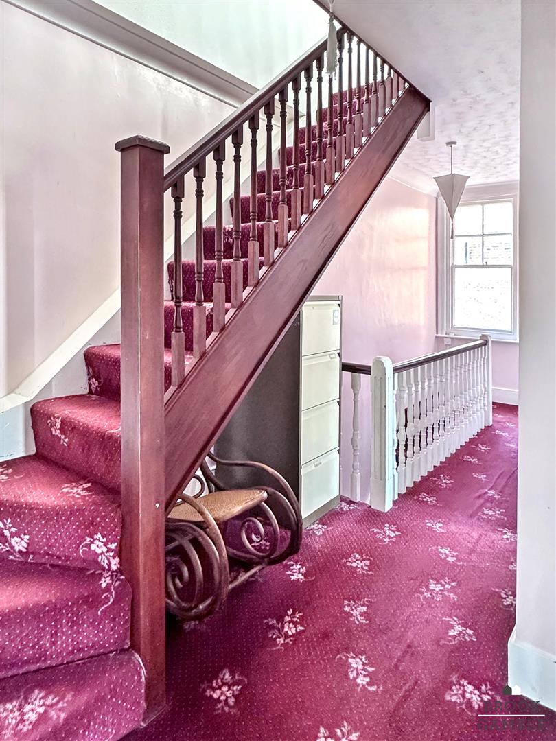 7 Bedroom House - Semi-Detached. Milton Road in Eastbourne, East Sussex 21